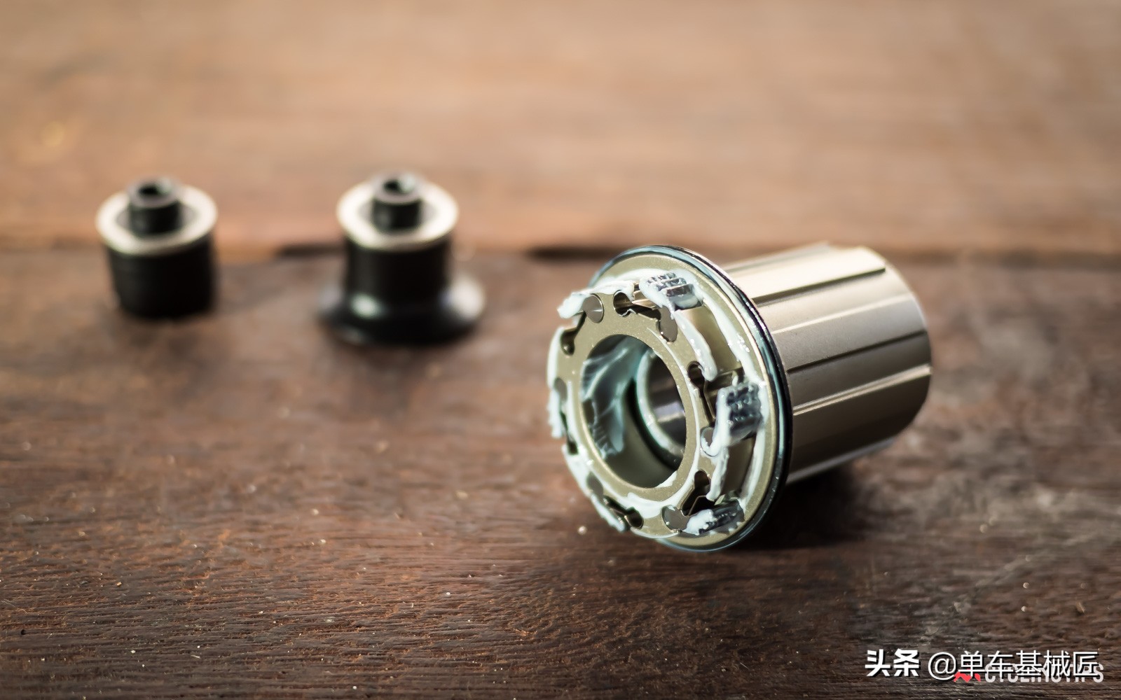 自行车花鼓阻力大解决方法,自行车花鼓挑选技巧图解说明