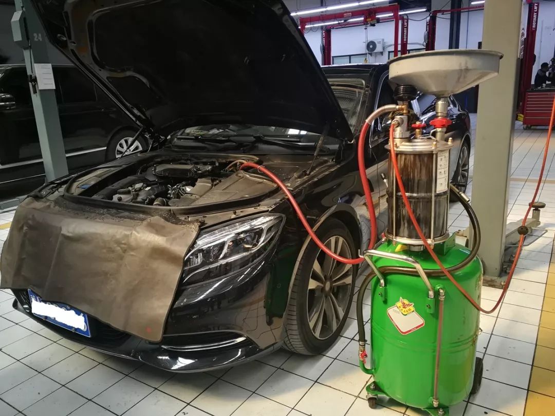 保养师傅普遍把机油加多吗,抽机油和放机油对比哪个更好