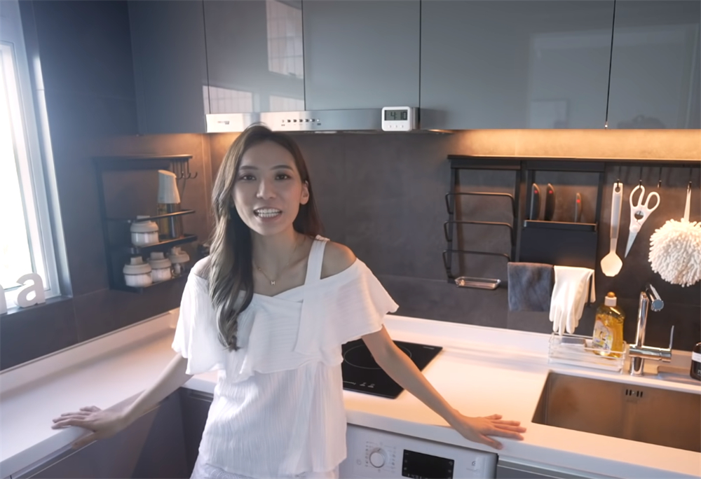 女孩在香港的4平方蜗居生活,香港330平别墅独居