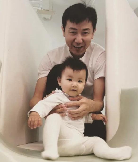 鄢颇李小冉现状,李小冉为鄢颇流产两次