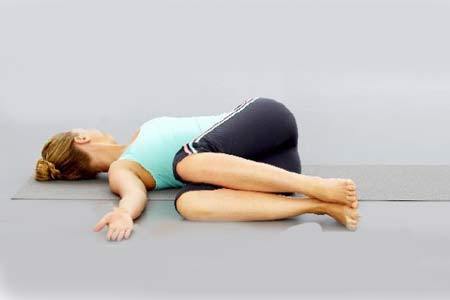 10分钟久坐肩颈腰背拉伸瑜伽,瑜伽久坐腰痛的缓解方法