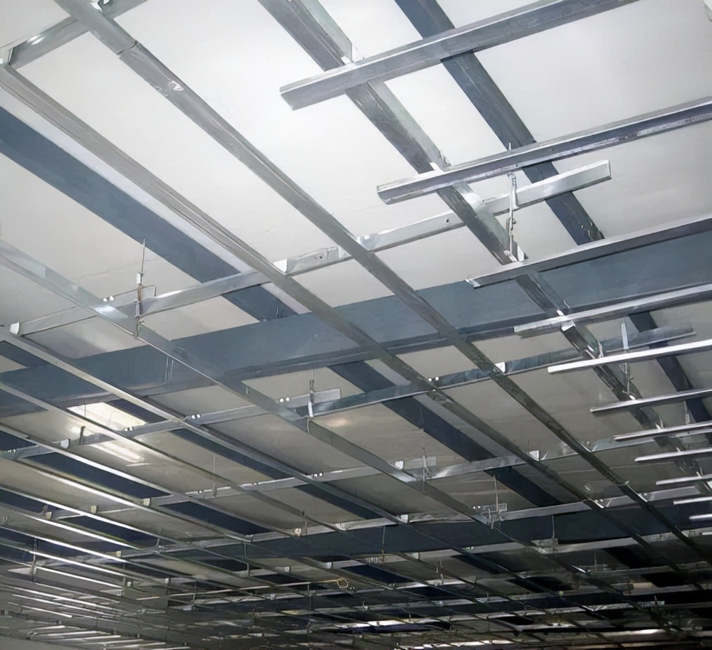 轻钢龙骨和木龙骨优缺点对比,轻钢龙骨和木龙骨哪个适合新手