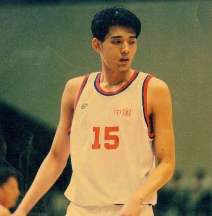 周琦年龄是96还是93,周琦6中6