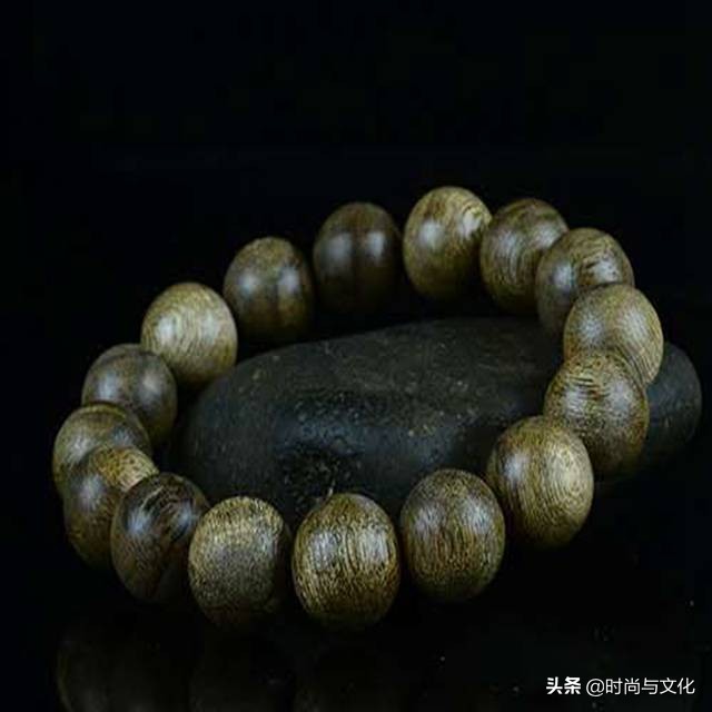 沉香奇楠手串佩戴好处,沉香手串一年四季都可以佩戴吗
