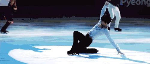 羽生结弦的绝美滑冰照片可保存,羽生结弦冰上唯美绘画