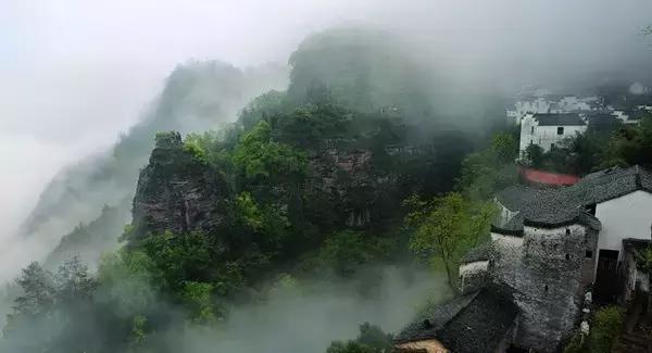 一下雨就变成了江南美景,一下雨黄山就成了徽州