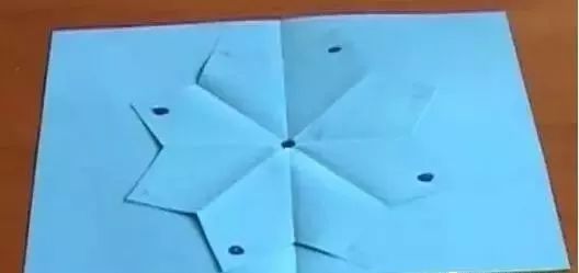 幼儿春节主题手工制作:灯笼+贺卡+鞭炮!