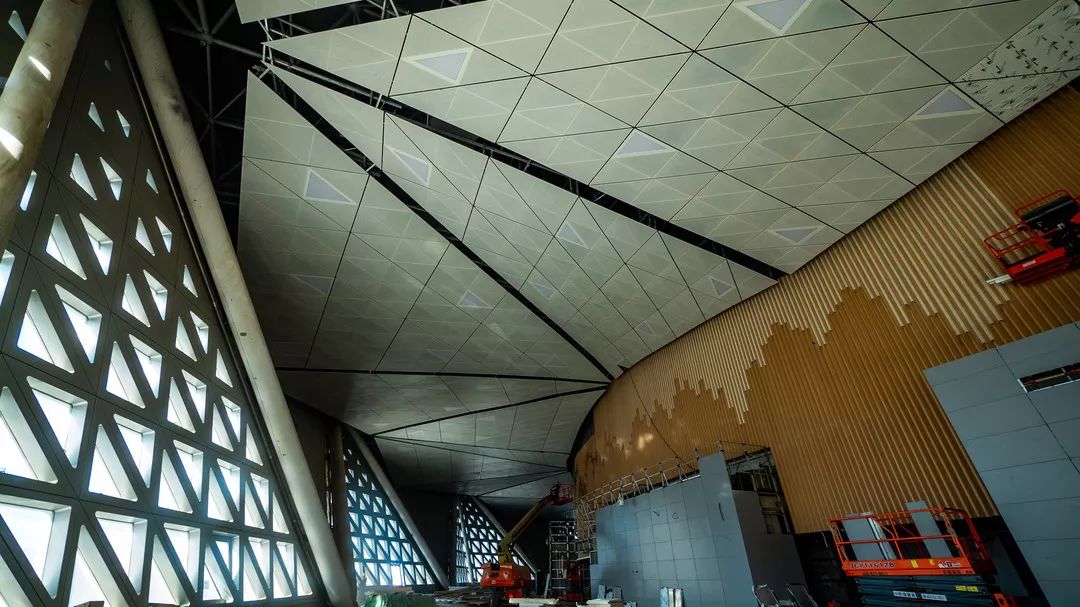 西安奥体中心二期效果图,西安奥体中轴陆港之翼