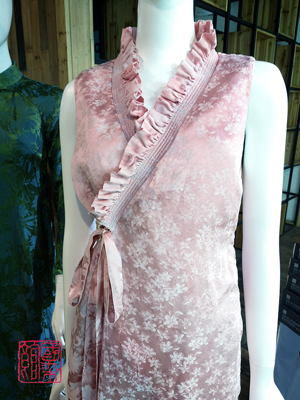 植物染桑蚕丝希赛尔交织缎时装欣赏