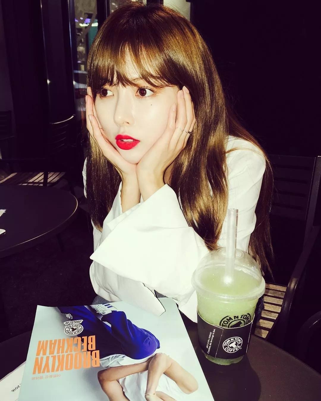 绿色丝绸吊带蝴蝶结金泫雅同款,金泫雅同款穿搭