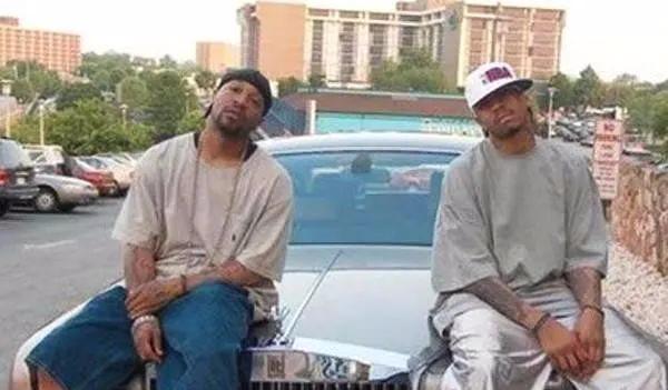 当NBA一帮巨人遇到豪车：阿杜像乡下表哥刚进城，自嘲买不起跑车