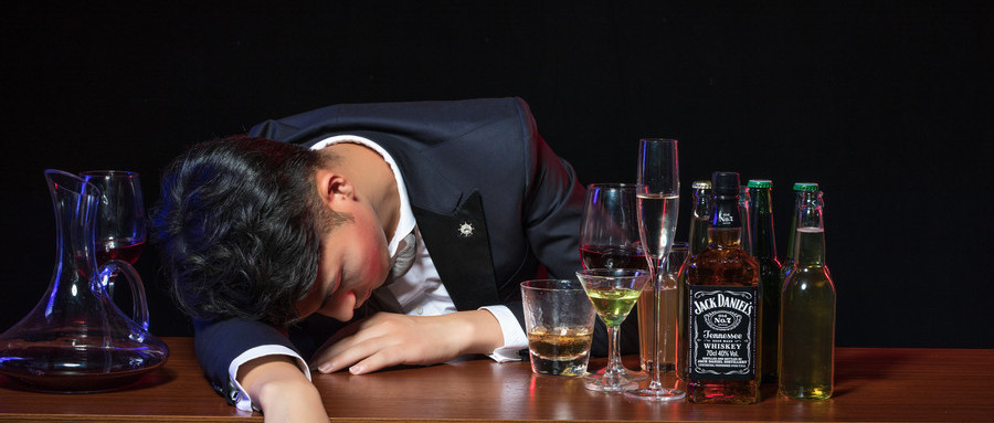 为什么喝醉后第二天胃难受,喝醉后第二天吃什么对胃好