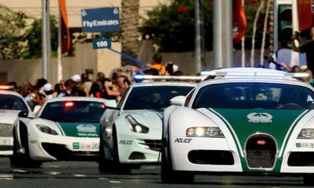 迪拜王子砸5亿购买绝版跑车,马力足足5千匹,只有成龙大佬能借