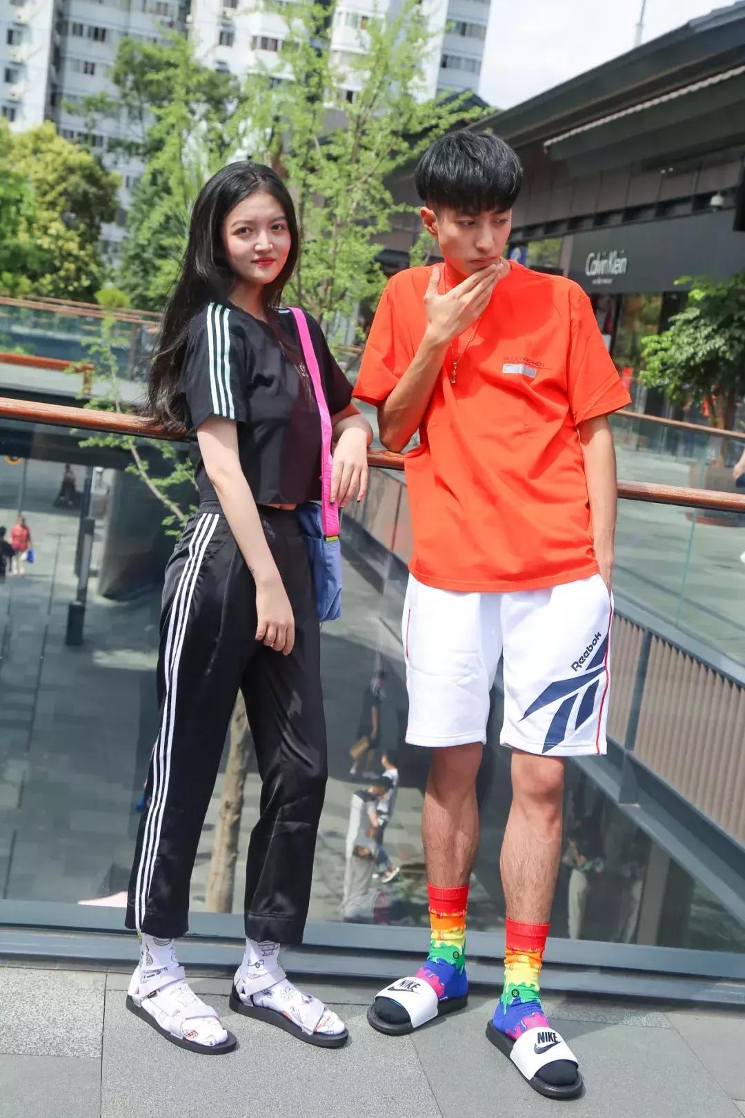 这个“反人类”的穿搭组合,竟然在夏天成了街拍利器