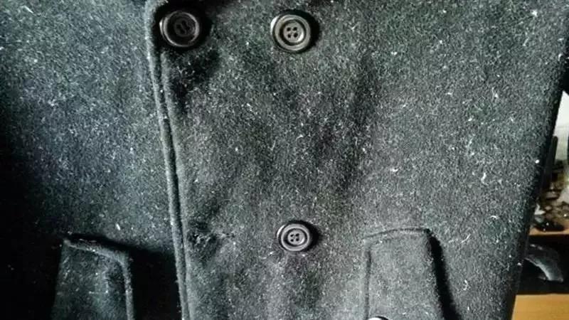 衣服洗完粘灰怎样去除,衣服洗完粘毛了处理小妙招