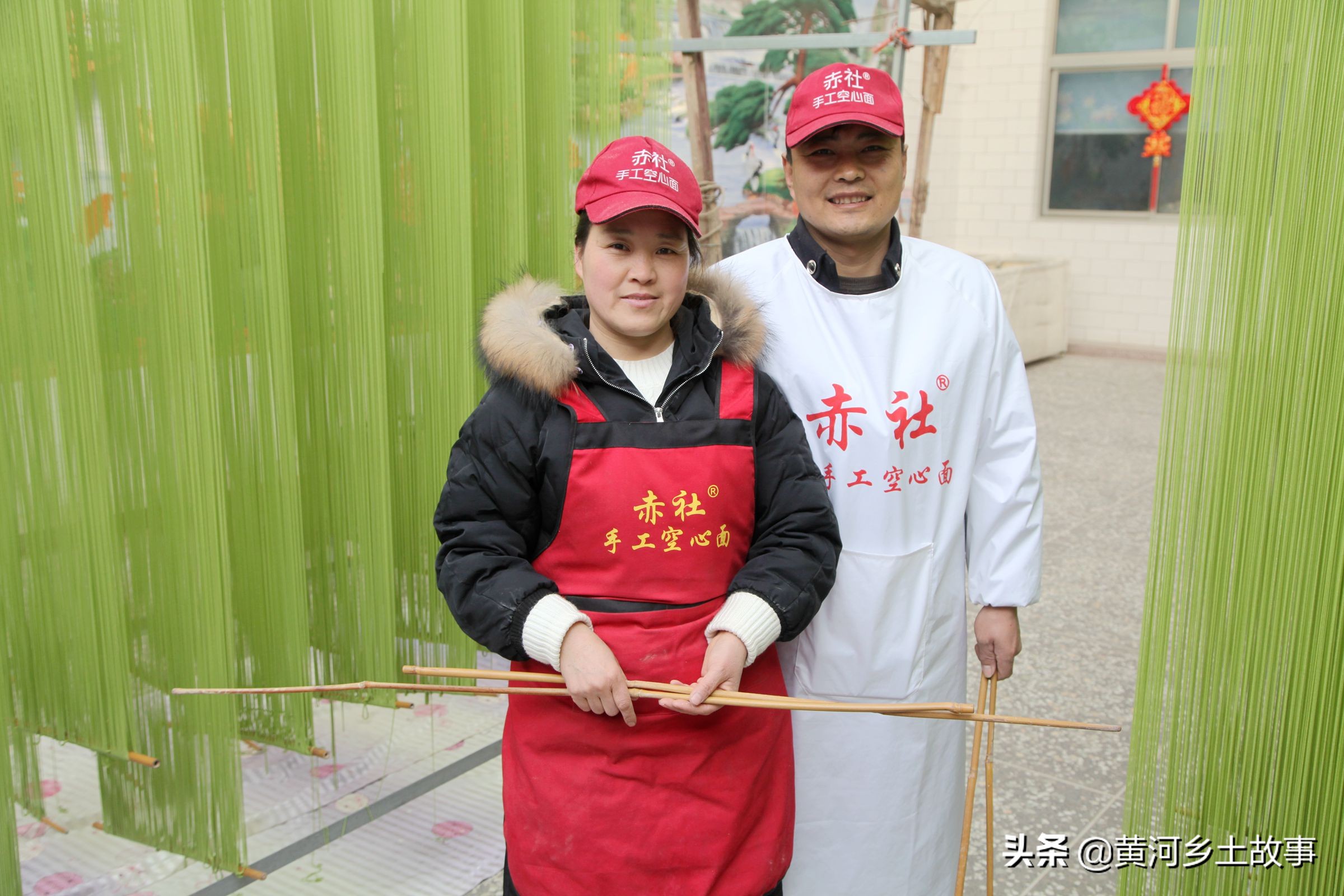 农村传统手工挂面制作全过程,纯手工空心挂面果蔬面