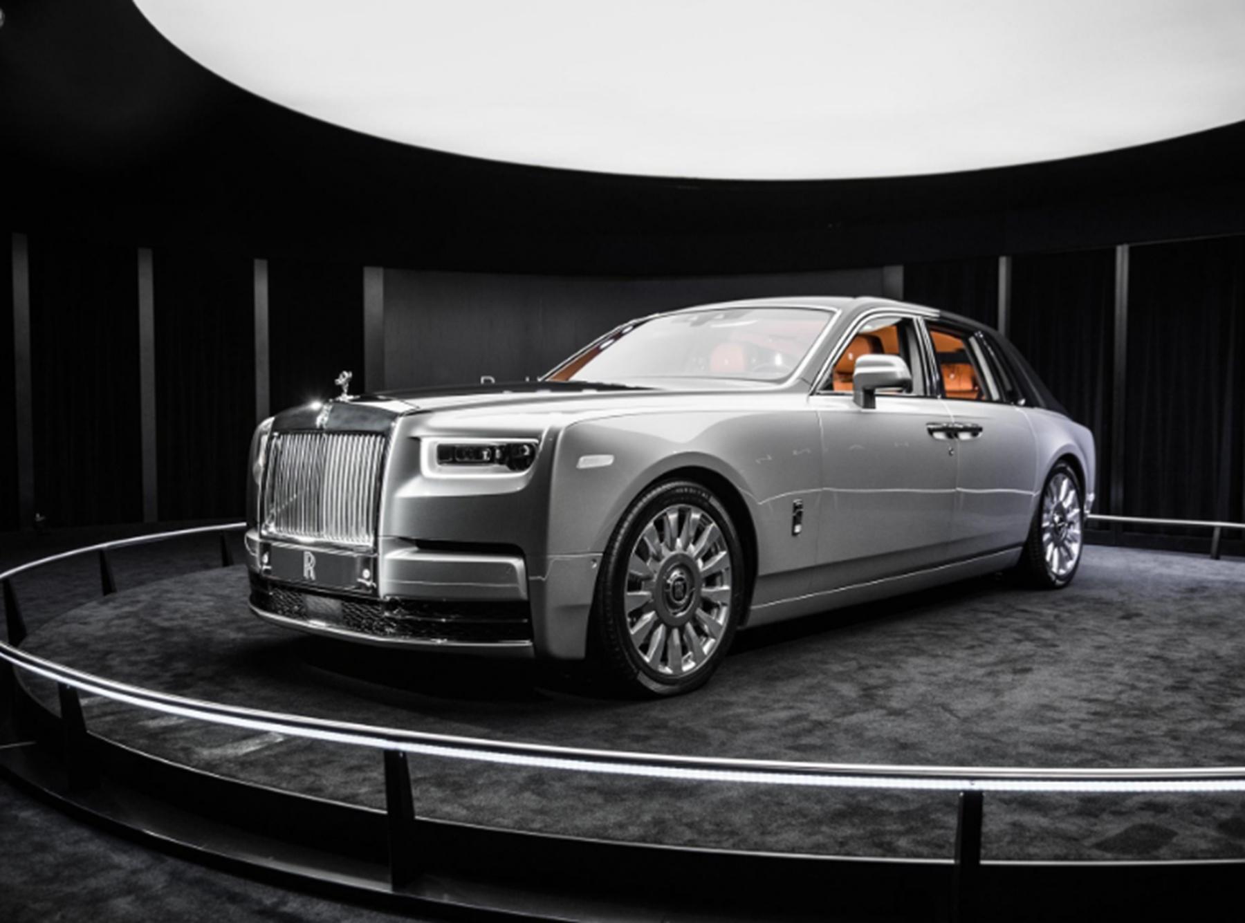 小伙开劳斯莱斯被阿姨吐槽,男子开劳斯莱斯跑滴滴被投诉