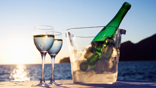 历经山河拥抱更好的自己,穿过荆棘才能遇见更好的自己