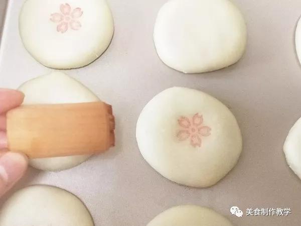 老爸的食光鲜花饼的做法,发面玫瑰花饼的美食做法