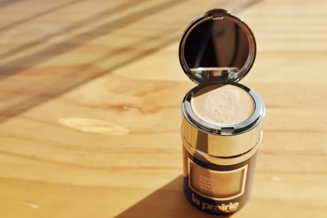 朋友圈精致生活却一地鸡毛,精致朋友圈背后的真实故事