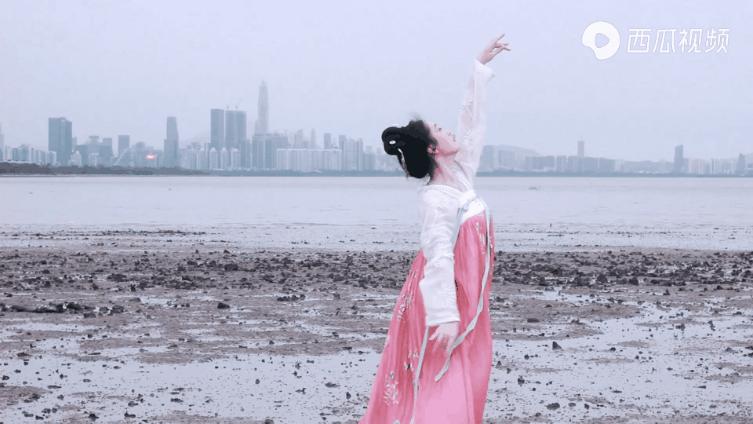 跳首偶像的歌醉倾城,跳首偶像的歌舞