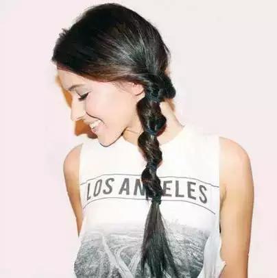 分享3种洋气减龄的扎发造型,俏皮可爱的侧扎发