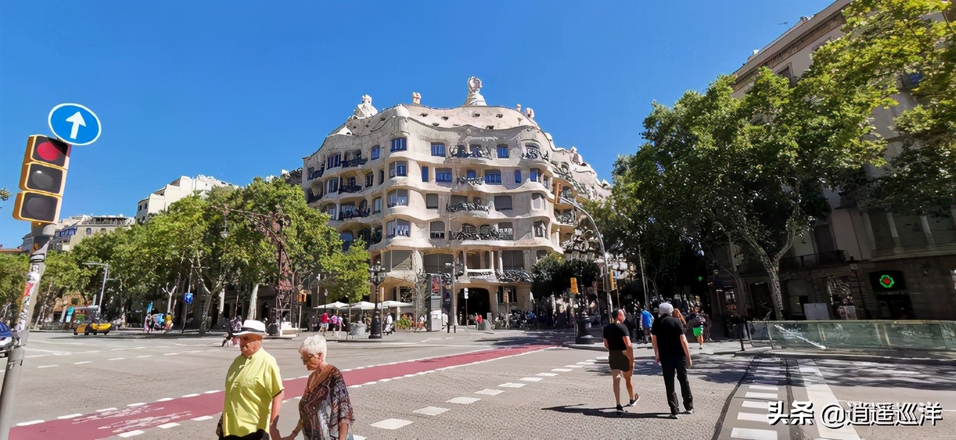 西班牙建筑大师高迪的建筑作品展,西班牙天才艺术设计大师高迪作品