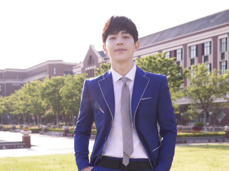 邓伦喜提“懵伦”称号！穿毛衣直播被调侃？粉丝：你以为是乱穿吗