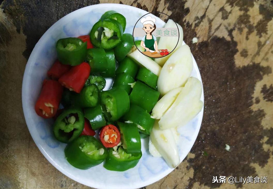 炒黄瓜怎么切不下水,炒黄瓜不变色的方法