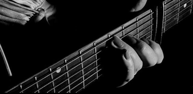 吉他指弹同音连线技巧教学,吉他指弹敲击技巧演示