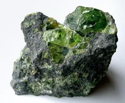 地上捡橄榄石,山上挖“战国红”,走,这个国庆到河北寻宝去