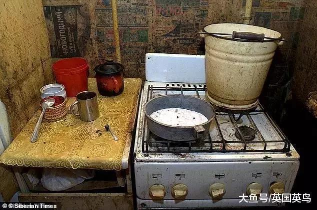 *洛因海**的廉价替代品，“鳄鱼”泛滥，吸食者皮肤溃烂如鳄鱼鳞片