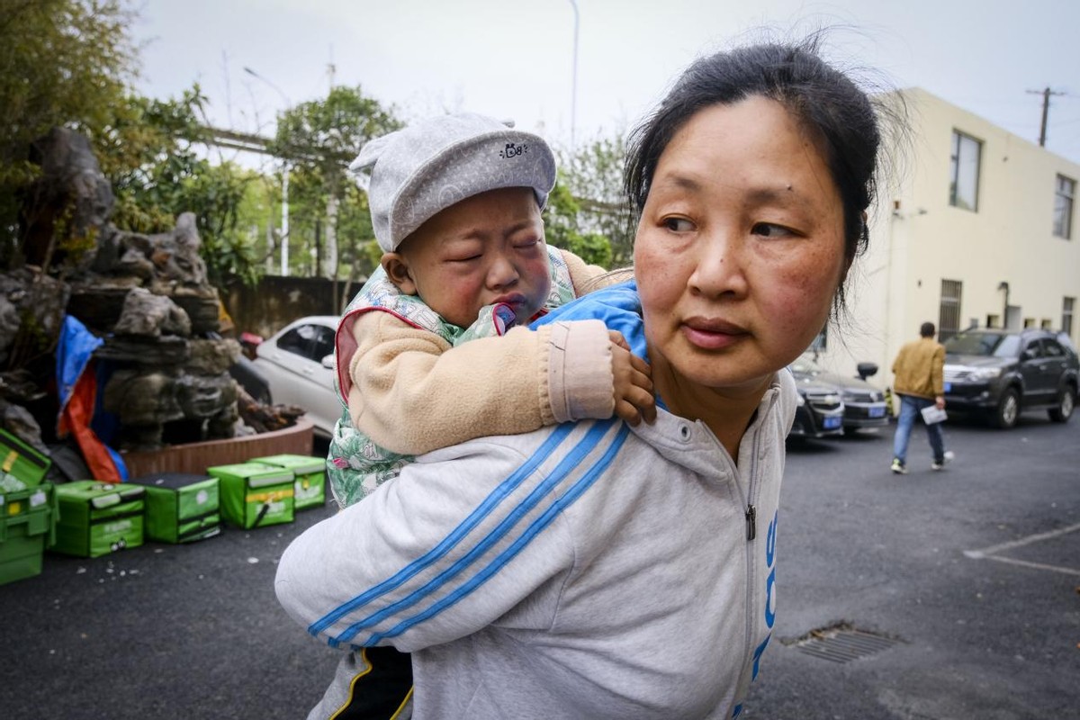 刚出生的小孩要换肝是什么病,小孩出生一星期眼睛黄