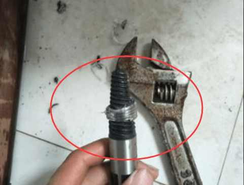 角阀断在墙里怎么取出来,如何巧妙快速取出断在墙里的角阀