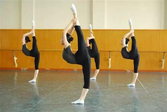 舞蹈哪些动作会导致脊椎损伤,舞蹈动作训练会造成身体损伤吗