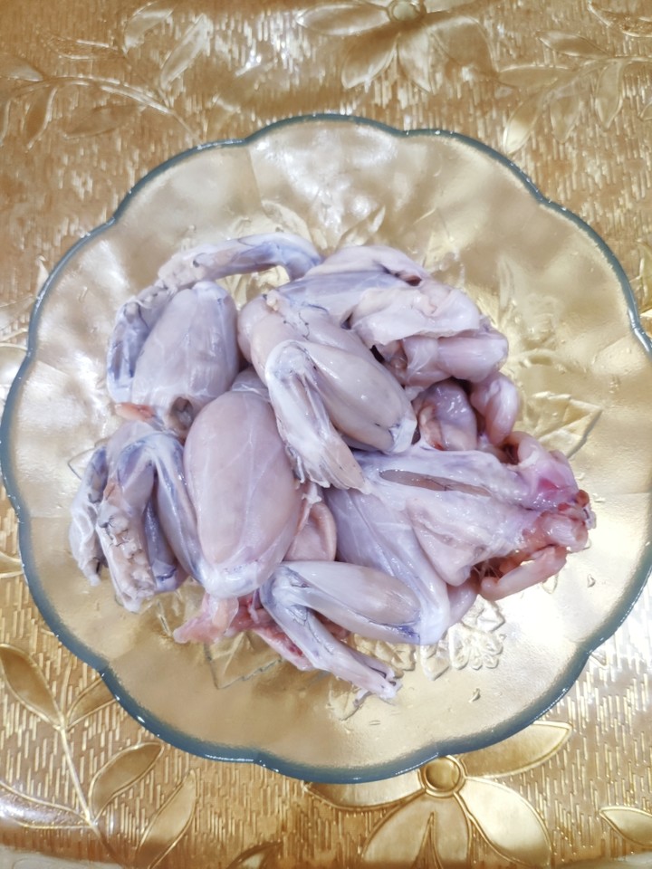 泡椒牛蛙怎么做好吃又不腥,干锅牛蛙怎么做滑嫩不腥