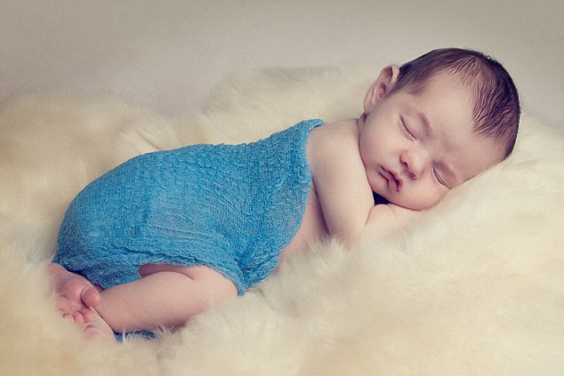 新生儿多久可以理发,胎毛又该怎么处理?