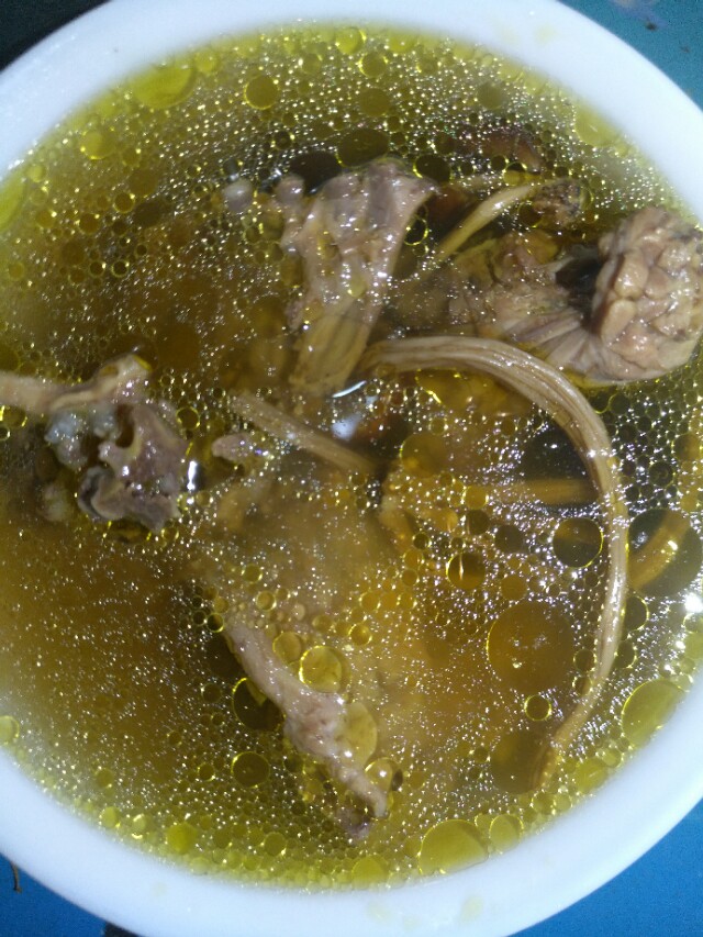 鸡汤里面加什么会解油腻,想要煲出的汤鲜甜必不可少