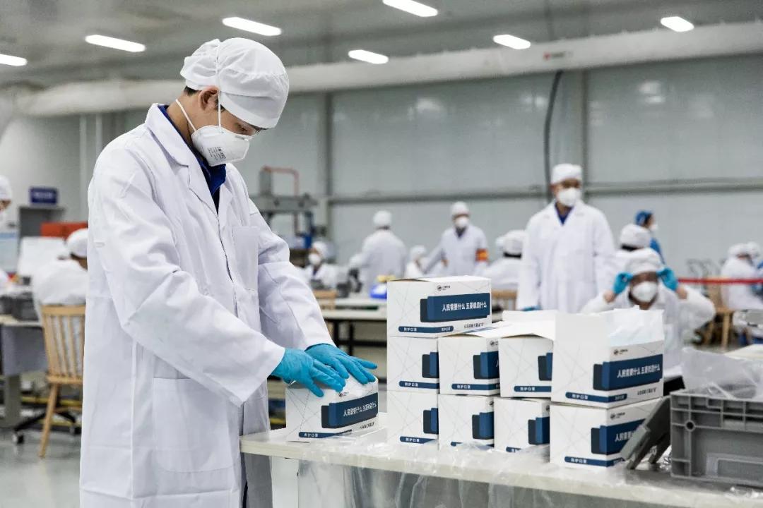 央视新闻联播比亚迪口罩,五菱口罩上央视新闻联播