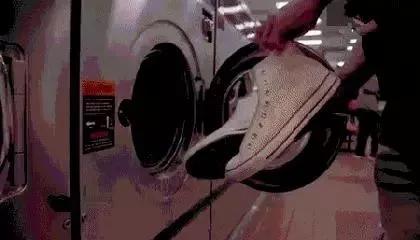 黑科技洗鞋机再也不怕洗鞋子啦,洗鞋机让你的鞋子焕然如新