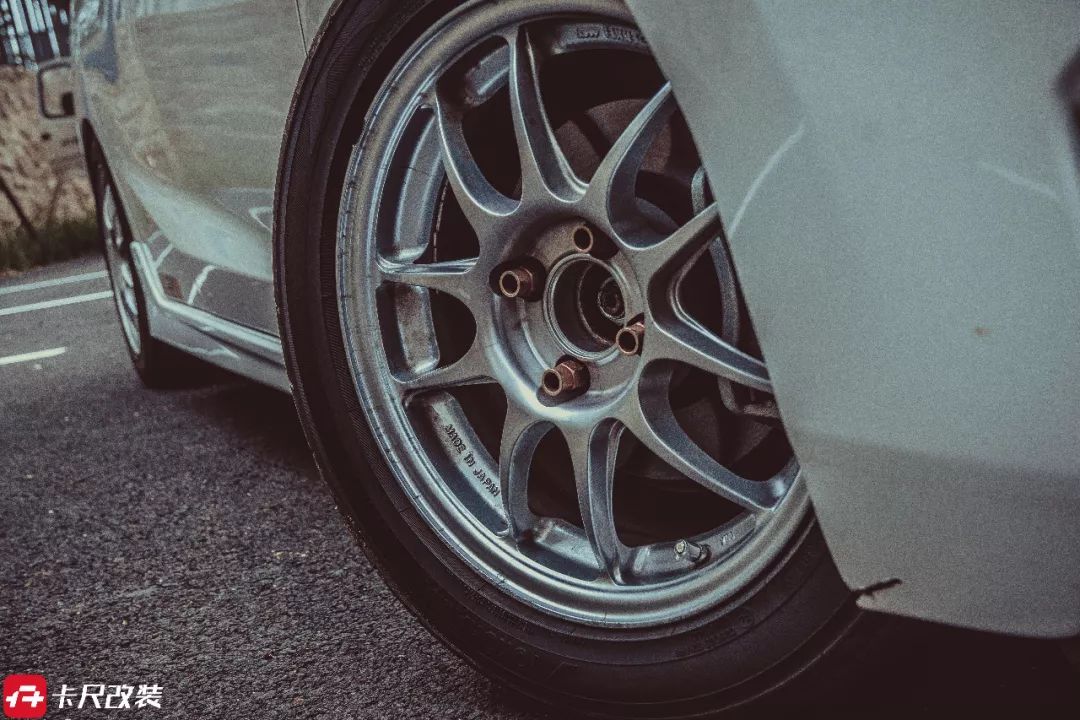 白色本田飞度潮享版怎么改装好看,7万买飞度60万改装