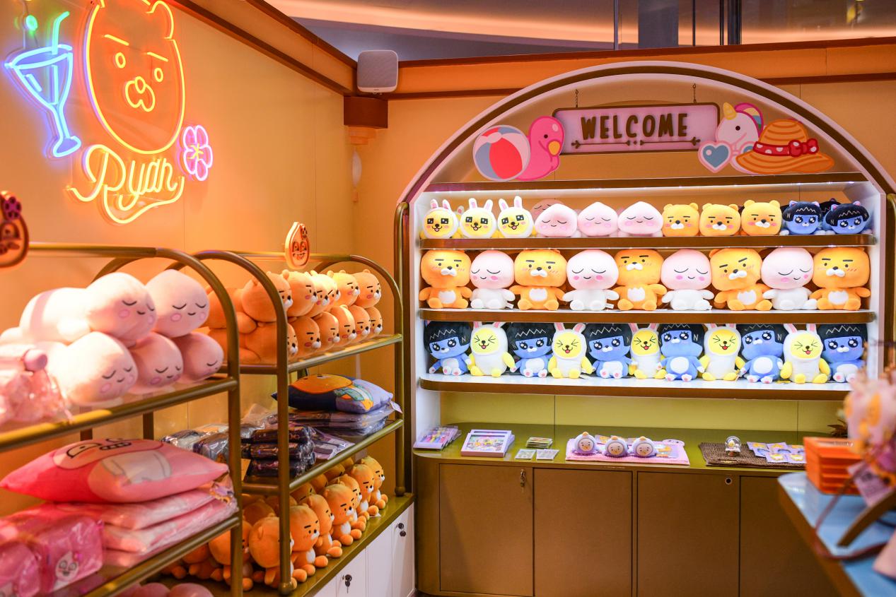 来自KakaoFriends的邀请：请前往重庆来福士开启巴适之旅！