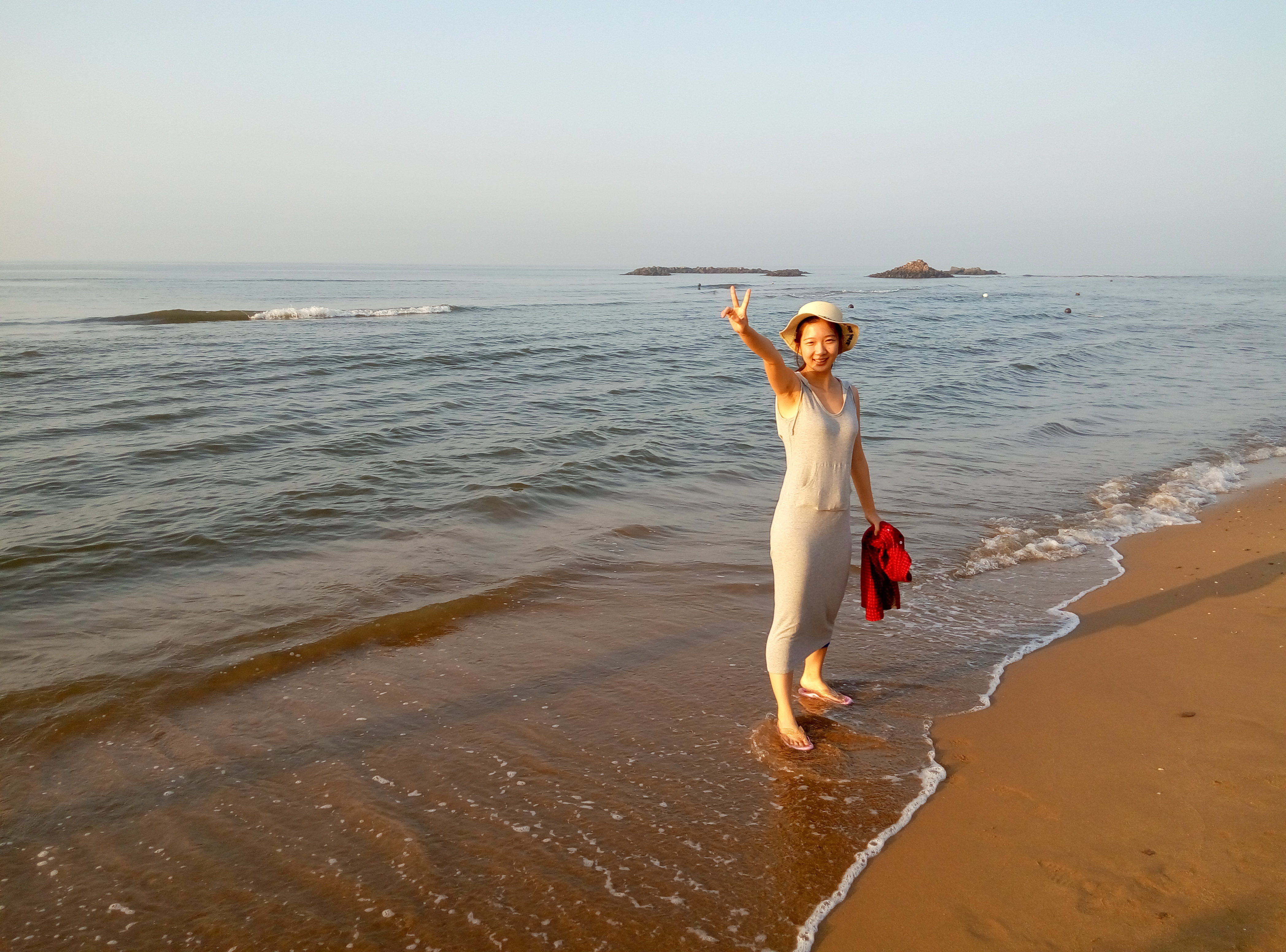 东戴河海滩美景尽收眼底,海水清澈波光粼粼