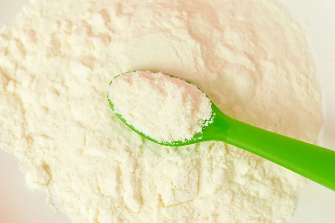 飞鹤奶粉和进口奶粉对比,为什么飞鹤奶粉价格相差那么大呢