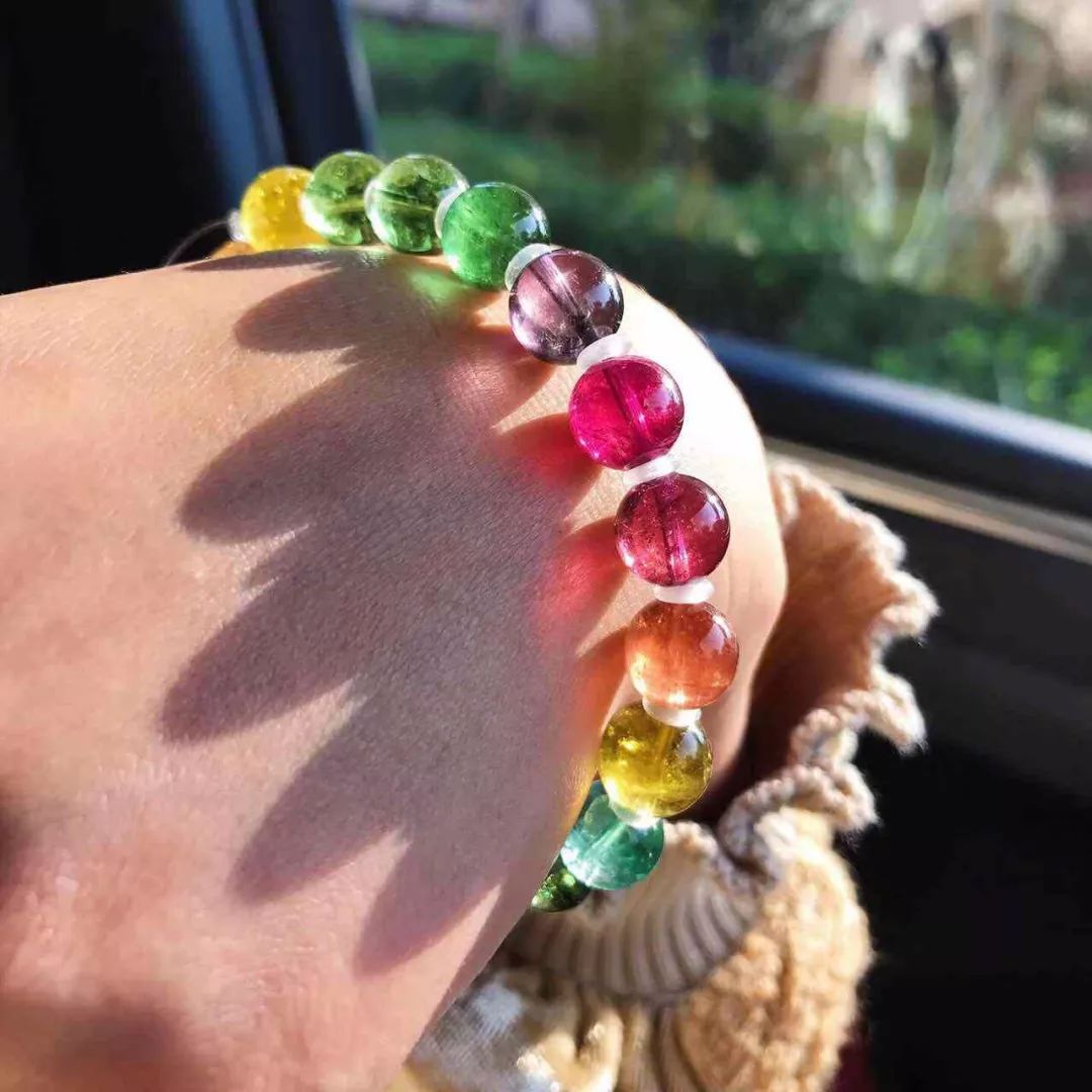 在户外挖到这样宝石千万别扔掉,不怕太阳暴晒的宝石