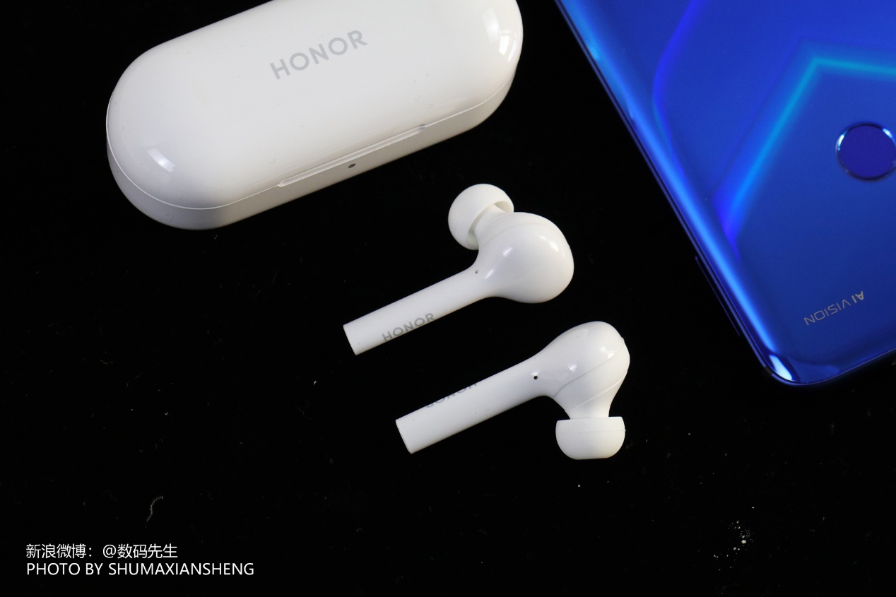 荣耀蓝牙耳机flypods3与青春版,荣耀无线耳机flypods青春版海外