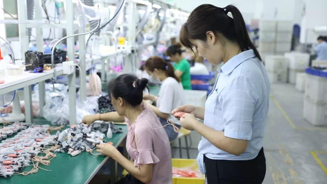 情色?暴利?平日无人光顾的*人用成品**店,却隐藏着1000亿的产业链