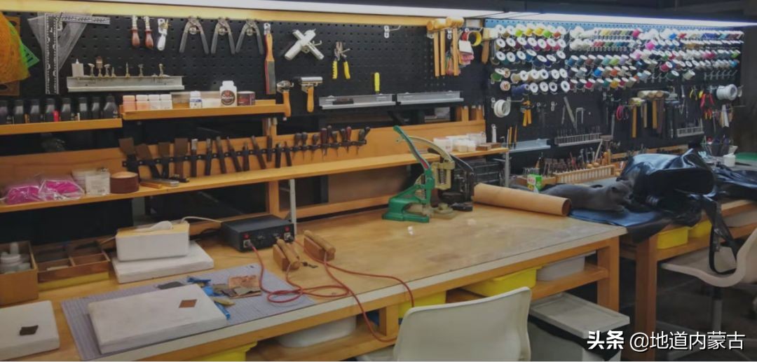 蒙古族手工皮雕包,蒙古族特色民间工艺