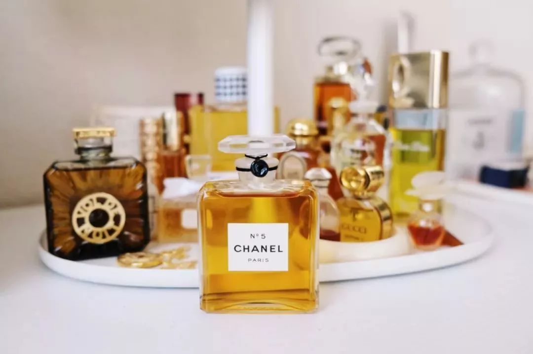 刘雯身穿chanel2018,刘雯香奈儿同款包