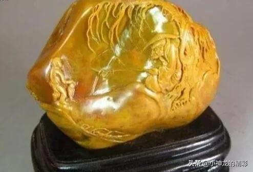 老年人带压菜石鉴宝原视频,大叔拿压菜石鉴宝